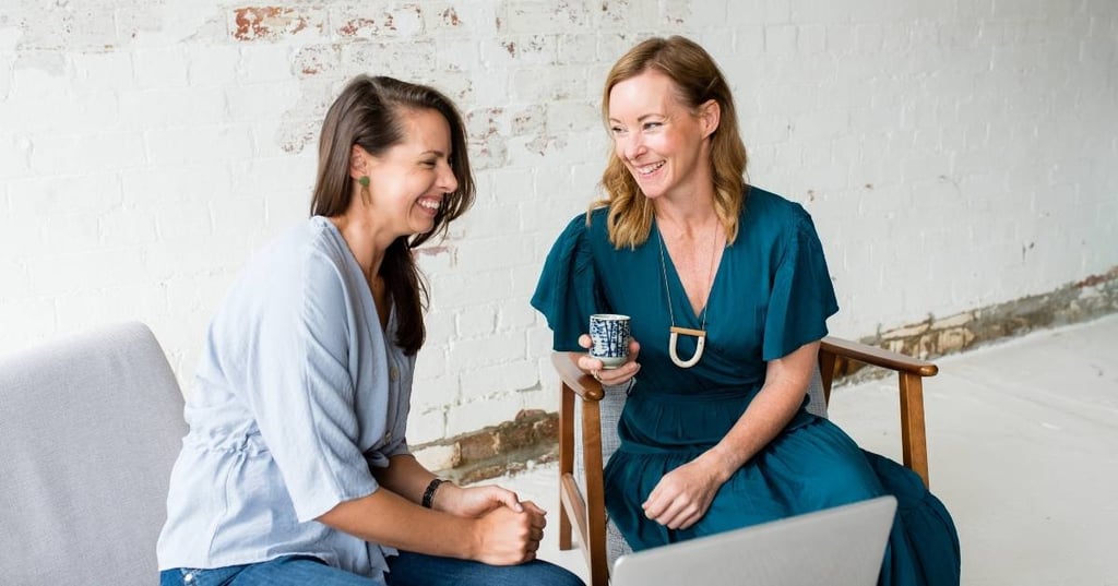 benefits-of-a-health-coach-hero health coach liv brown health coach bee pennington sitting chatting