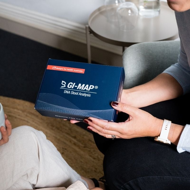 constipation-functional-medicine-root-cause functional medicine health coach jessica showing gi map dna stool analysis test kit to patient